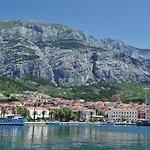 Cozy In With Wifi Apartamento Makarska